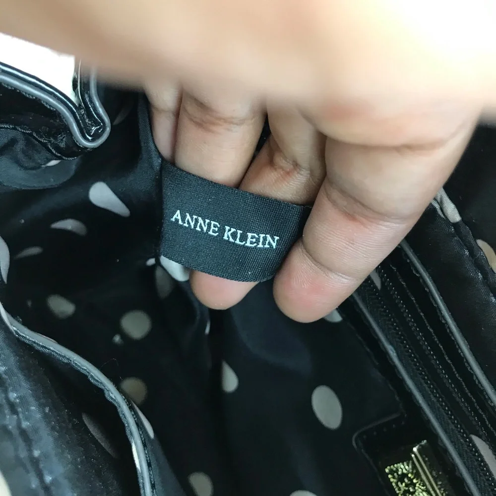 VINTAGE : Anne Klein : cream off white shoulder bag handbag with a black bow